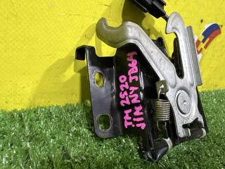 Замок капота SUZUKI JIMNY JB64W R06A 2 ракурс Замок капота SUZUKI JIMNY JB64W R06A 2 ракурс