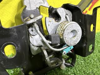 Замок капота SUZUKI JIMNY JB64W R06A 5 ракурс Замок капота SUZUKI JIMNY JB64W R06A 5 ракурс