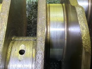 Коленвал SUBARU FORESTER SF5 EJ205 12200AA210 5 ракурс Коленвал SUBARU FORESTER SF5 EJ205 12200AA210 5 ракурс