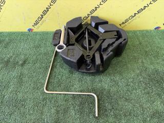 Домкрат SUBARU FORESTER SH5 EJ204 3 ракурс Домкрат SUBARU FORESTER SH5 EJ204 3 ракурс