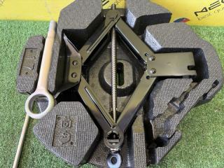 Домкрат SUBARU FORESTER SH5 EJ204 4 ракурс Домкрат SUBARU FORESTER SH5 EJ204 4 ракурс