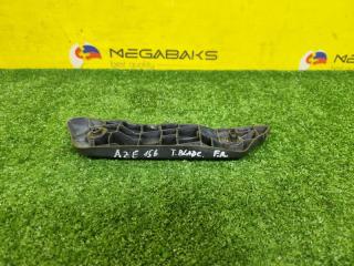 Крепление бампера правое переднее TOYOTA BLADE AZE156 5253512110 4 ракурс