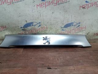 Накладка двери багажника верхняя PEUGEOT 4007 2012