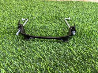 Фото запчасти крепление аккумулятора NISSAN NOTE 2016 контрактная запчасть Запчасть крепление аккумулятора NISSAN NOTE 2016