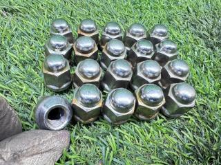 Запчасть гайки Suzuki Jimny 2013