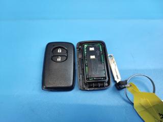 Смарт ключ (чип ключ) TOYOTA COROLLA AXIO NZE164 1NZFE