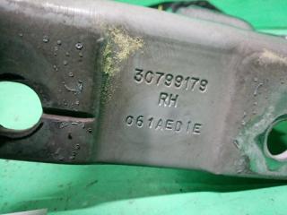 Петля капота VOLVO v60 30799178 2 ракурс