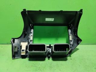 Консоль магнитофона TOYOTA NOAH ZRR85 2 ракурс