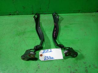 Петля капота HONDA INSIGHT ZE2 60120-TM8-A00ZZ 1 ракурс Петля капота HONDA INSIGHT ZE2 60120-TM8-A00ZZ 1 ракурс
