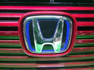 Решетка радиатора HONDA VEZEL RV4 3 ракурс