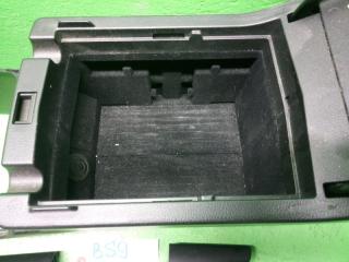 Бардачок между сиденьями SUBARU OUTBACK BS9 92114AL000VH 3 ракурс