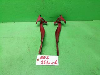 Петля капота HONDA INSIGHT ZE2 60120-TM8-A00ZZ 1 ракурс Петля капота HONDA INSIGHT ZE2 60120-TM8-A00ZZ 1 ракурс