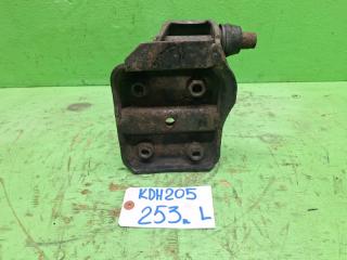 Стремянка рессоры левая задняя TOYOTA HIACE KDH205 90117-14177 3 ракурс