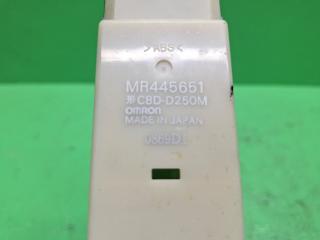 Блок упр. стеклоподьемниками правый передний MITSUBISHI DINGO CQ2A MR445651 3 ракурс
