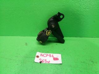 Подушка двигателя правая передняя TOYOTA VITZ NCP91 3 ракурс