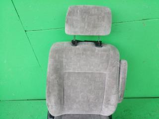 Сиденье правое переднее HONDA STEP WAGON RF1 2 ракурс