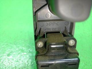 Блок упр. стеклоподьемниками правый передний MAZDA BONGO SKP2L S63L66350 3 ракурс