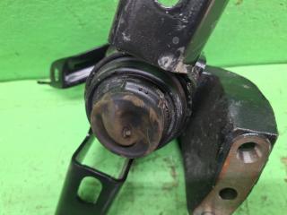 Подушка двигателя правая передняя TOYOTA VITZ KSP130 1KR 3 ракурс