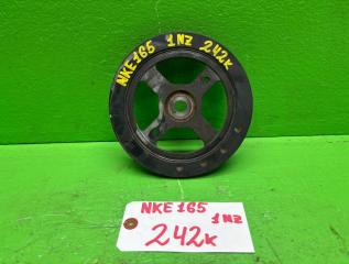 Шкив коленвала TOYOTA COROLLA AXIO NKE165 1NZ-FE 1 ракурс Шкив коленвала TOYOTA COROLLA AXIO NKE165 1NZ-FE 1 ракурс