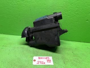 Корпус воздушного фильтра TOYOTA COROLLA AXIO NKE165 1NZ-FE 17705-21170 1 ракурс Корпус воздушного фильтра TOYOTA COROLLA AXIO NKE165 1NZ-FE 17705-21170 1 ракурс