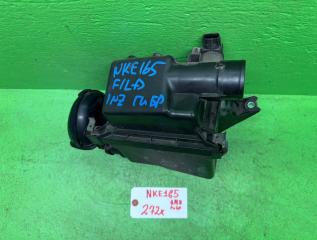 Корпус воздушного фильтра TOYOTA COROLLA AXIO NKE165 1NZ-FE 17705-21170 2 ракурс Корпус воздушного фильтра TOYOTA COROLLA AXIO NKE165 1NZ-FE 17705-21170 2 ракурс