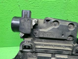 Корпус воздушного фильтра TOYOTA COROLLA AXIO NKE165 1NZ-FE 17705-21170 4 ракурс Корпус воздушного фильтра TOYOTA COROLLA AXIO NKE165 1NZ-FE 17705-21170 4 ракурс