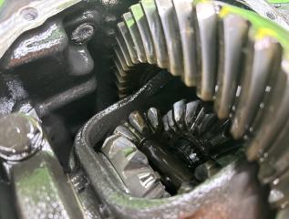 Редуктор передний MITSUBISHI PAJERO V98W MR453792 3 ракурс