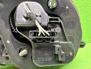 Вставка между стопов левая задняя VOLKSWAGEN GOLF 5K1 5K0945260 3 ракурс Вставка между стопов левая задняя VOLKSWAGEN GOLF 5K1 5K0945260 3 ракурс
