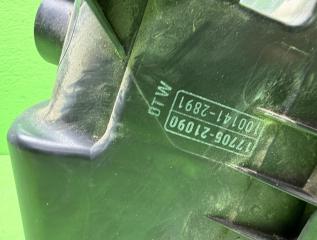 Корпус воздушного фильтра TOYOTA COROLLA AXIO NZE164 17705-21090 4 ракурс Корпус воздушного фильтра TOYOTA COROLLA AXIO NZE164 17705-21090 4 ракурс