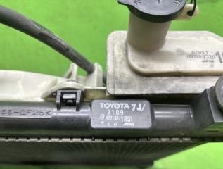 Радиатор основной TOYOTA IST NCP60 422132-1851 3 ракурс