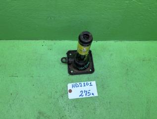 Домкрат TOYOTA LAND CRUISER HDJ101 2 ракурс Домкрат TOYOTA LAND CRUISER HDJ101 2 ракурс