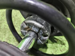 Стойка правая передняя TOYOTA AQUA NHP10 3 ракурс