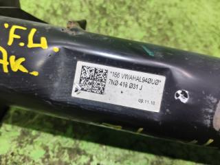 Стойка левая передняя VOLKSWAGEN SHARAN 7N1 7N0413031 4 ракурс