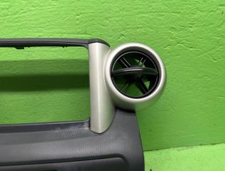 Консоль магнитофона TOYOTA IST NCP60 4 ракурс