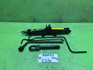 Домкрат TOYOTA PRIUS NHW20 1 ракурс Домкрат TOYOTA PRIUS NHW20 1 ракурс