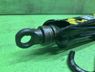 Домкрат TOYOTA PRIUS NHW20 3 ракурс Домкрат TOYOTA PRIUS NHW20 3 ракурс