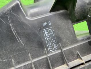 Корпус воздушного фильтра TOYOTA COROLLA AXIO NZE164 4 ракурс Корпус воздушного фильтра TOYOTA COROLLA AXIO NZE164 4 ракурс