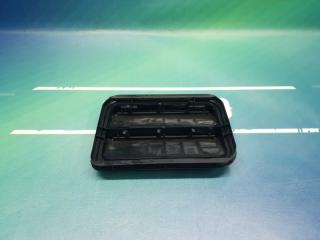 Фото запчасти клапан вентиляции крыла Renault Megane 2007 Б/У запчасть Запчасть клапан вентиляции крыла Renault Megane 2007