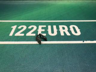 Фото запчасти кронштейн форсунки Mitsubishi RVR 2010 контрактная запчасть Запчасть кронштейн форсунки Mitsubishi RVR 2010