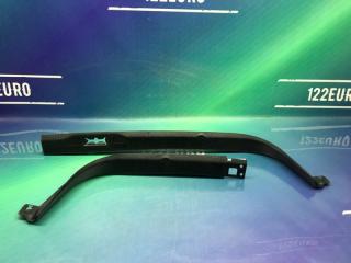 Запчасть накладка замка багажника Nissan Cefiro 1999