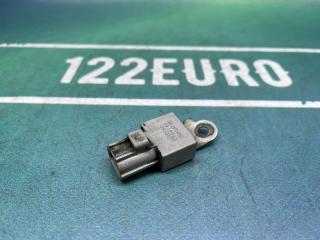 Фото запчасти конденсатор Toyota Vitz 2001 контрактная запчасть Запчасть конденсатор Toyota Vitz 2001