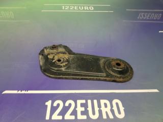 Фото запчасти крепление балки подвески переднее правое Chevrolet Cruze 2011 Б/У запчасть Запчасть крепление балки подвески переднее правое Chevrolet Cruze 2011