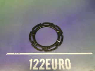 Фото запчасти крепление топливного насоса Chevrolet Cruze 2011 Б/У запчасть Запчасть крепление топливного насоса Chevrolet Cruze 2011