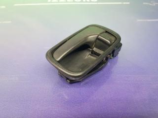 Фото запчасти ручка двери внутренняя передняя левая Mitsubishi Lancer 2005 Б/У запчасть Запчасть ручка двери внутренняя передняя левая Mitsubishi Lancer 2005