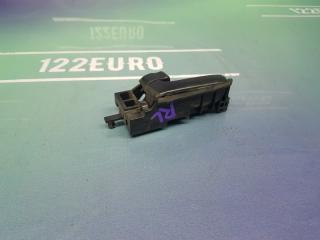 Фото запчасти ручка двери внутренняя задняя левая Pontiac Vibe 2003 Б/У запчасть Запчасть ручка двери внутренняя задняя левая Pontiac Vibe 2003