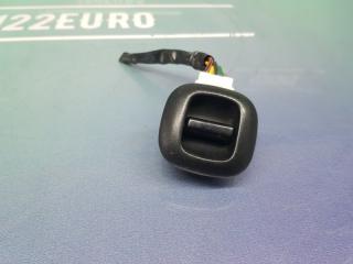 Фото запчасти кнопка стеклоподъемника задняя правая Pontiac Vibe 2003 Б/У запчасть Запчасть кнопка стеклоподъемника задняя правая Pontiac Vibe 2003