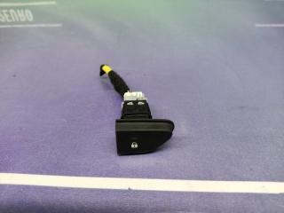 Фото запчасти кнопка центрального замка Renault Duster 2019 Б/У запчасть Запчасть кнопка центрального замка Renault Duster 2019