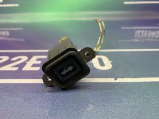 Фото запчасти кнопка открывания багажника Honda CR-V 1997 Б/У запчасть Запчасть кнопка открывания багажника Honda CR-V 1997