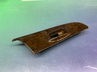 Запчасть накладка кнопки стеклоподъемника задняя правая Nissan Cefiro 2002