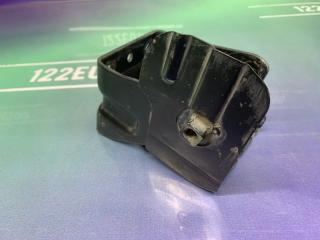 Запчасть кронштейн опоры двигателя Nissan Cefiro 2002